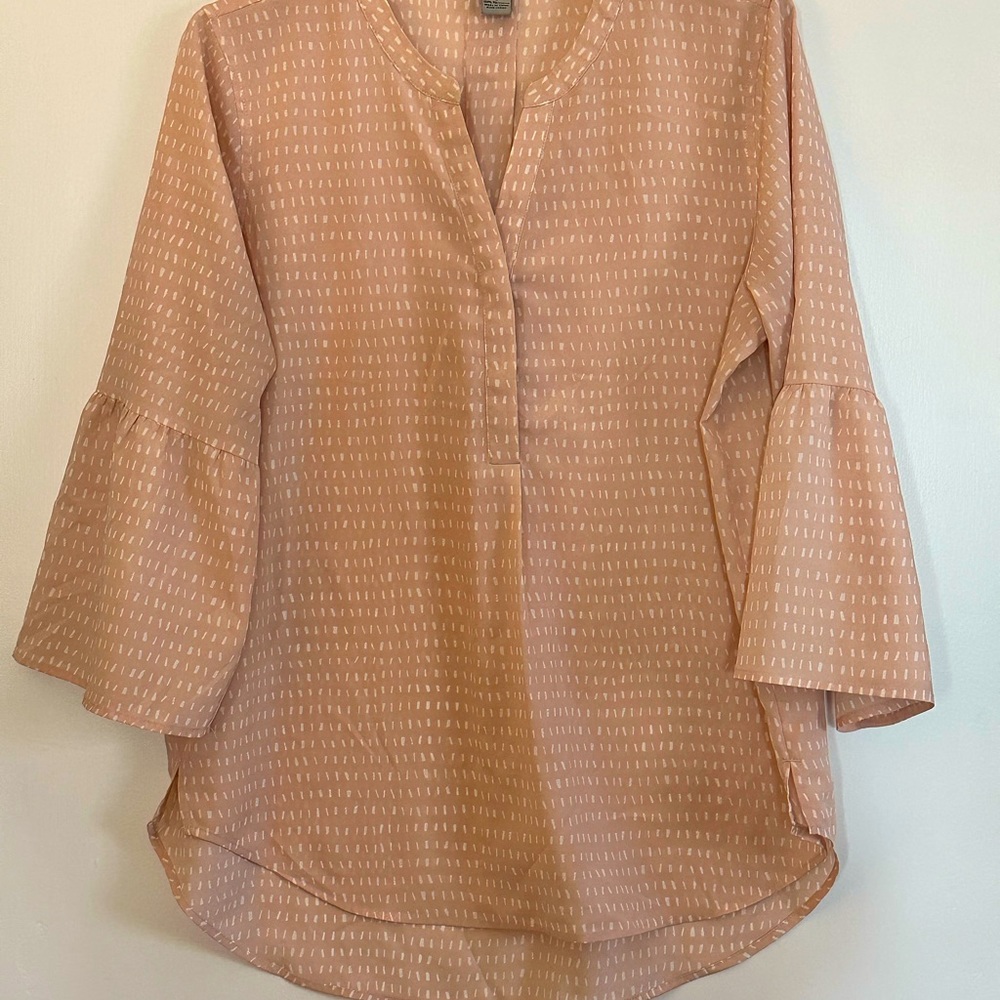 Dusty rose GH Bass women’s top. Size L, flowing material with hi-lo hem.